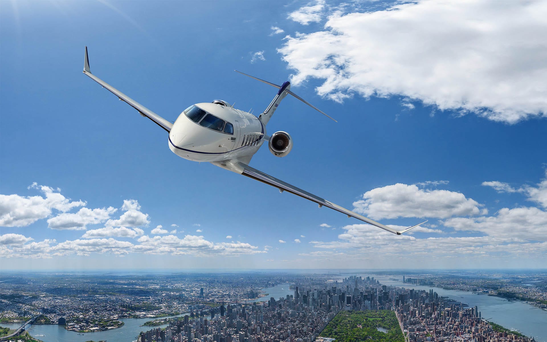 Challenger 300 flying over Manhatten