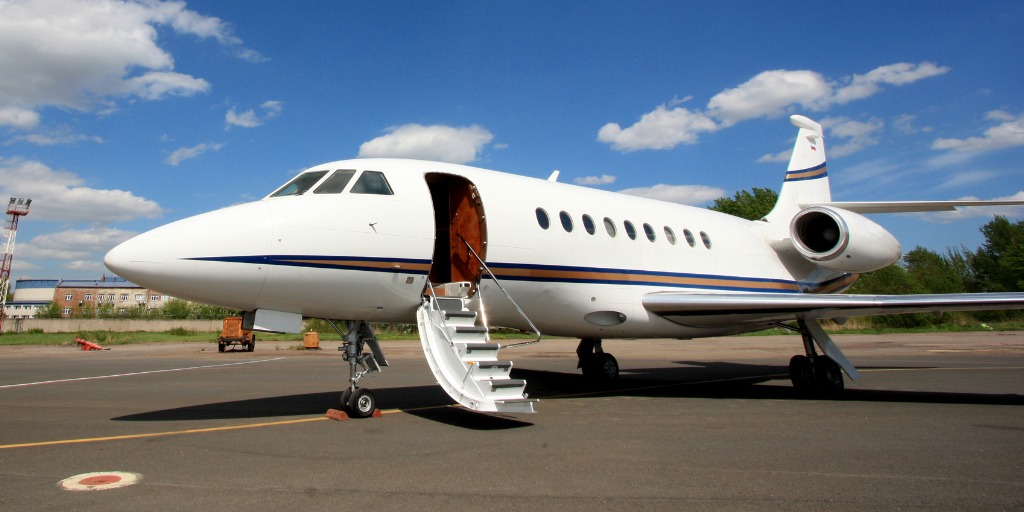 Falcon 2000 exterior business jet