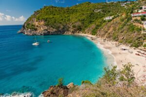 Luxury Travel Magazine Features Magellan Jets & IYC’s 2021 Winter Destinations By Private Jet And Yacht