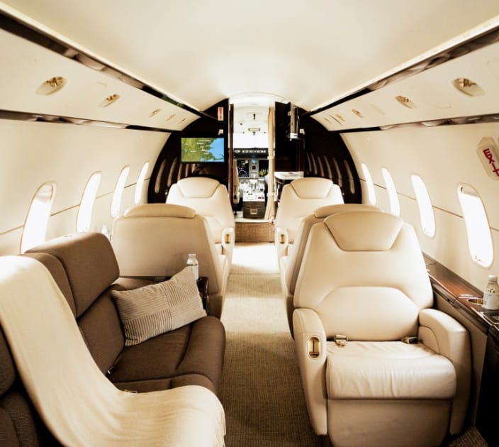 Challenger 300